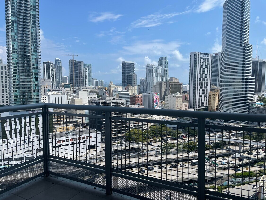 Foto principal - 350 S Miami Ave