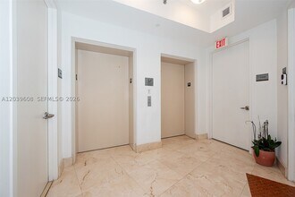 Building Photo - 16001 Collins Ave