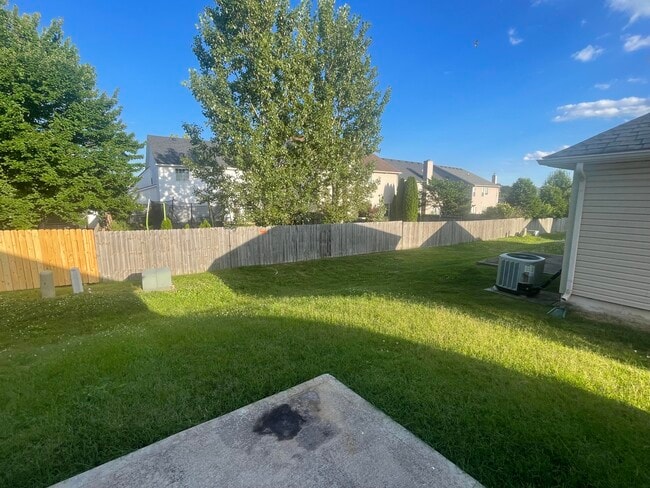 Building Photo - 997 Sugarbush Trail