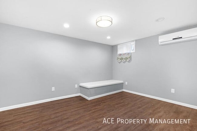 Building Photo - 2108 6th St