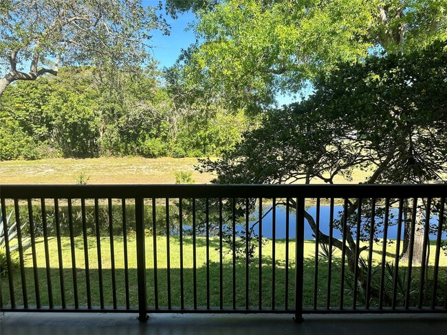 Foto del edificio - 5661 Riverside Dr