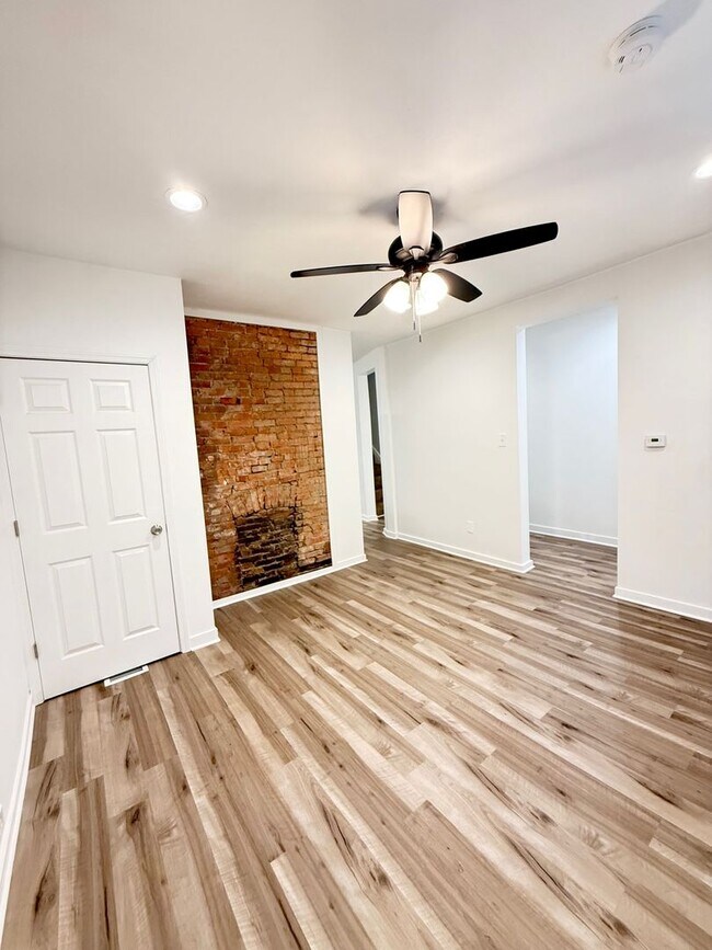 Foto del edificio - Newly Remodeled 2 or 3 Bedroom In Upper La...