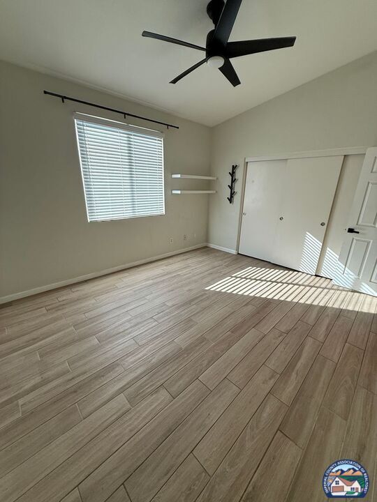 Building Photo - 867 Fieldview Ave