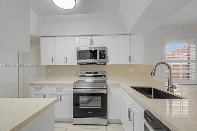 Building Photo - 6560 SW 138th Ct