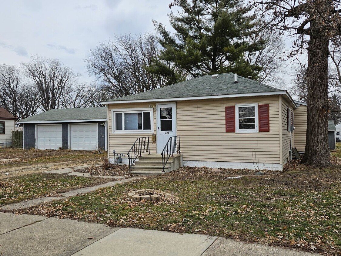 Primary Photo - 2 bedroom 1 bath house