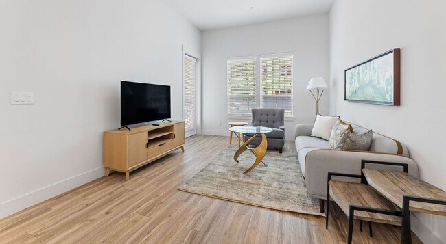 Foto del edificio - 15950 Paramount Wy