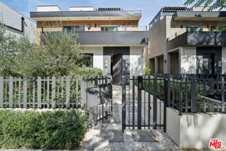 Building Photo - 656 Huntley Dr