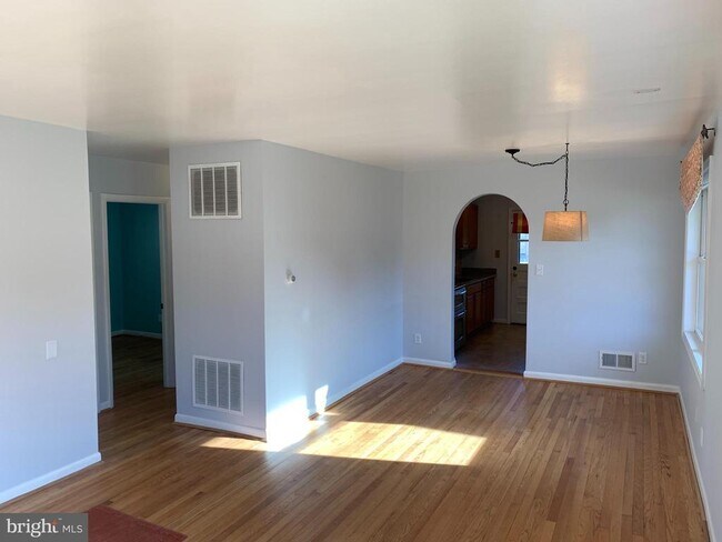 Building Photo - 3115 Normandy Ave