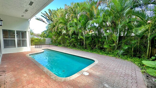 Building Photo - $ 6,500.00 - 5 Beds / 3.5 Baths, no deposi...