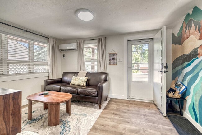 Building Photo - 2818 Rose Hill St