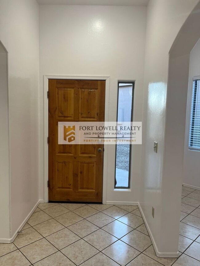 Foto del edificio - 3 bed 2 bath, 2 car garage, washer/dryer