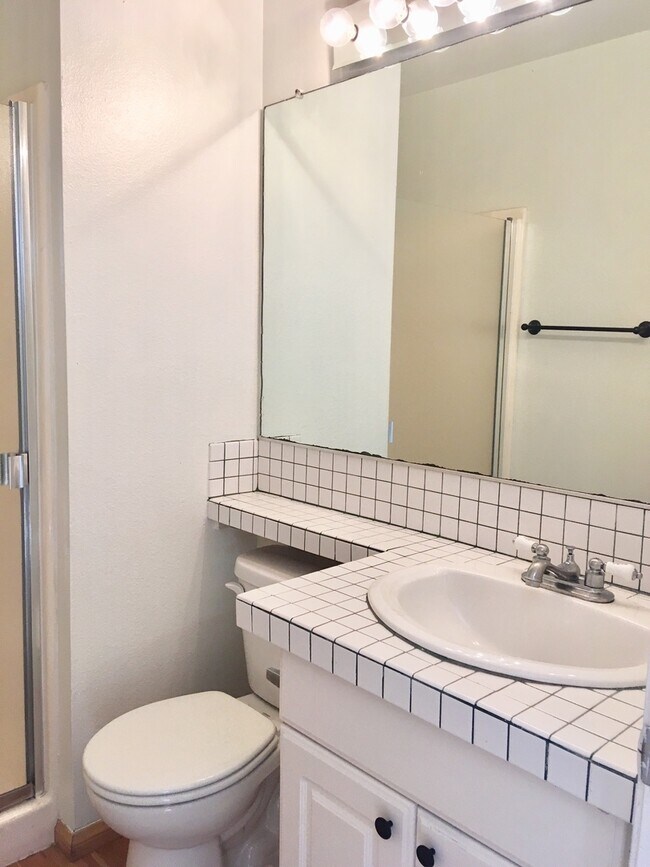 Foto del edificio - OUTSTANDING 4 BEDROOM HOME IN GATED COMMUNITY