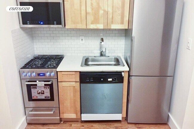 Foto del edificio - 421 E 81st St