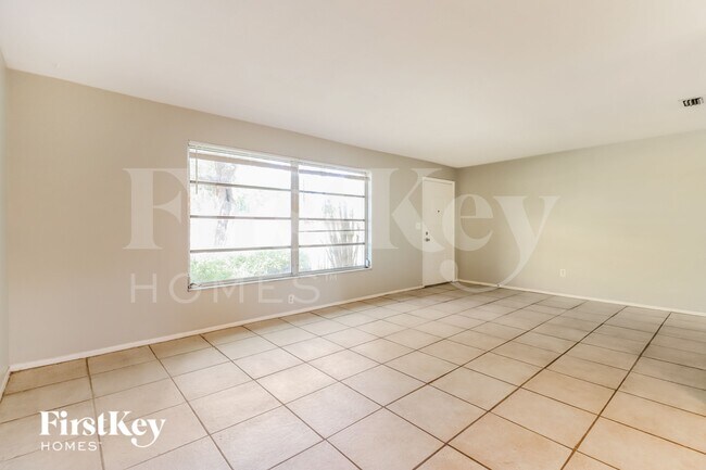 Foto del edificio - 2526 13th Ave SW