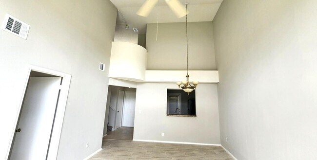 Building Photo - 1164 Lucaya Cir