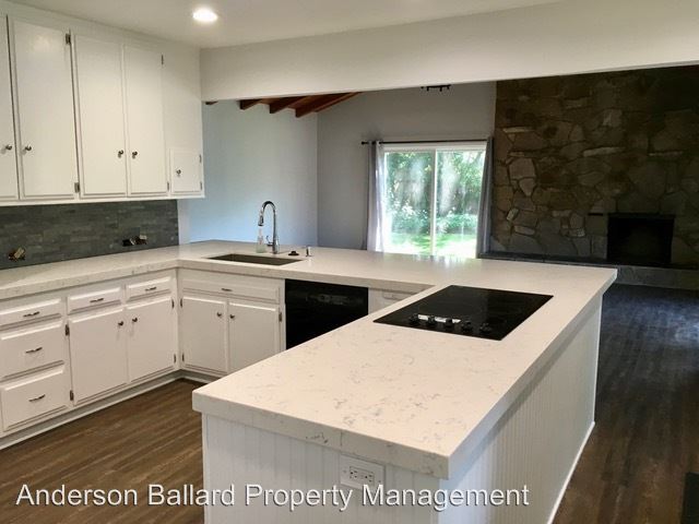 Foto del edificio - 5040 Gould Ave