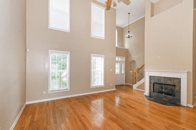 Building Photo - 1135 Hoska Cove