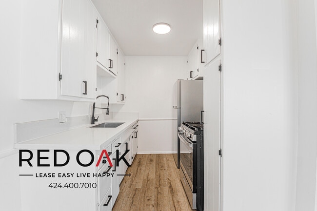 Building Photo - 820 S Gramercy Pl