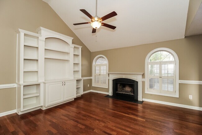 Foto del edificio - 2684 Candler Dr