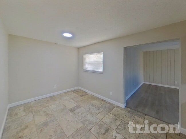 Building Photo - 902 Check Pl