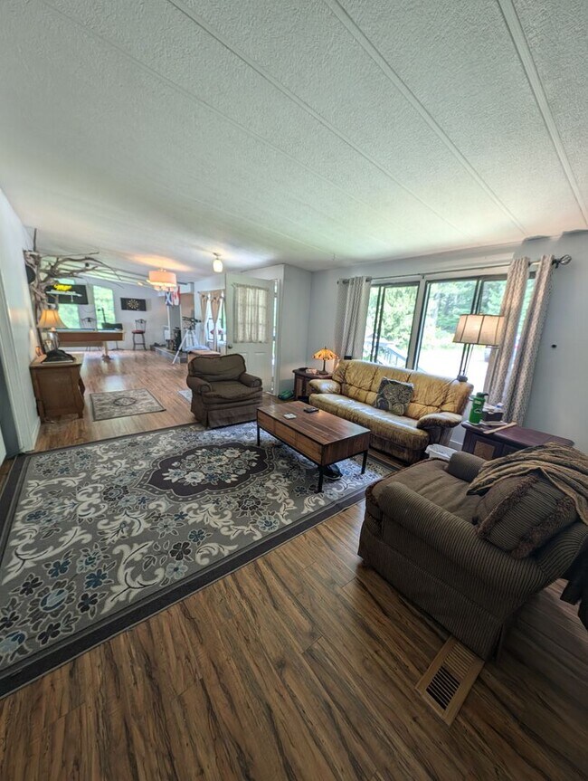 Building Photo - Seabeck 3 Bedroom Oasis Available for Rent...