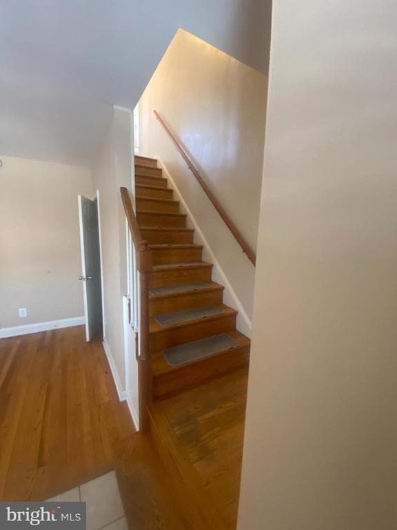 Building Photo - 518 Chalcot Square