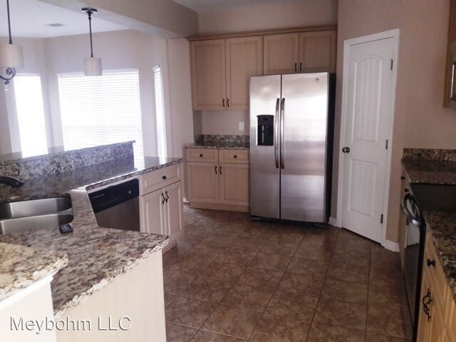 Building Photo - 4 br, 2.5 bath House - 628 Todd Road