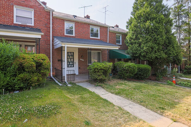Building Photo - 3825 Rexmere Rd