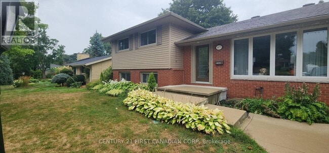 Building Photo - 1473 Glengarry Ave