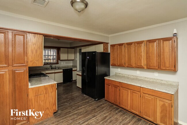 Building Photo - 417 Lakeside Dr