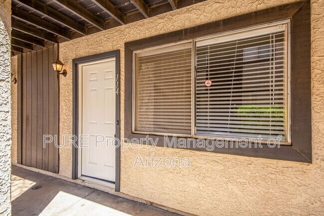 Foto del edificio - 700 W University Dr