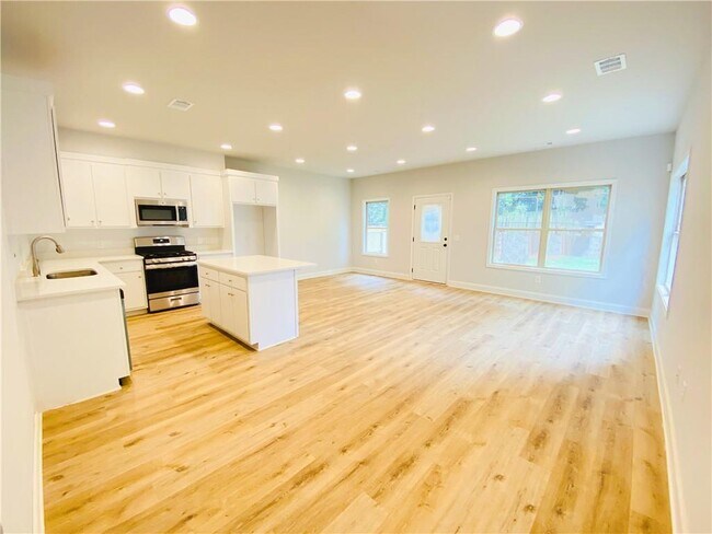 Building Photo - 1089 N Village Dr