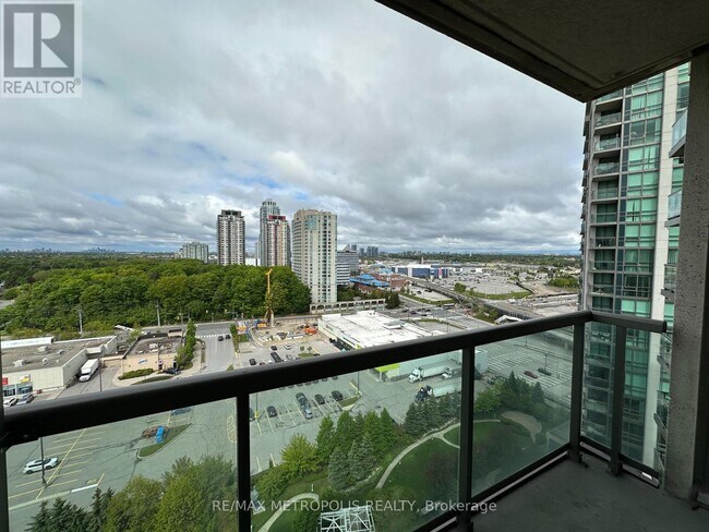 Photo du bâtiment - 68-2068 Grangeway Ave