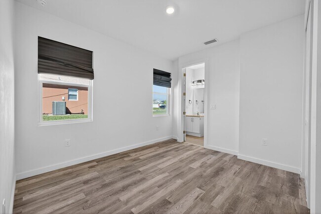 Foto del edificio - 918 Embers Pkwy W