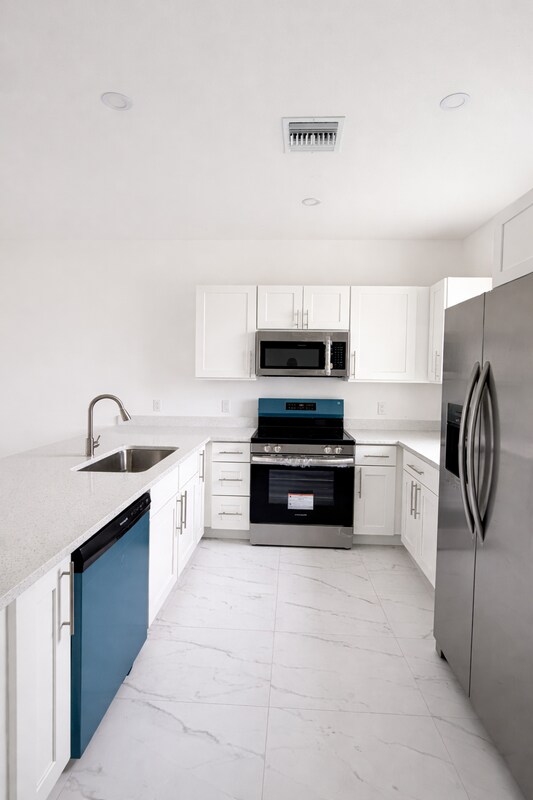 Building Photo - 478 Lotus Ave S