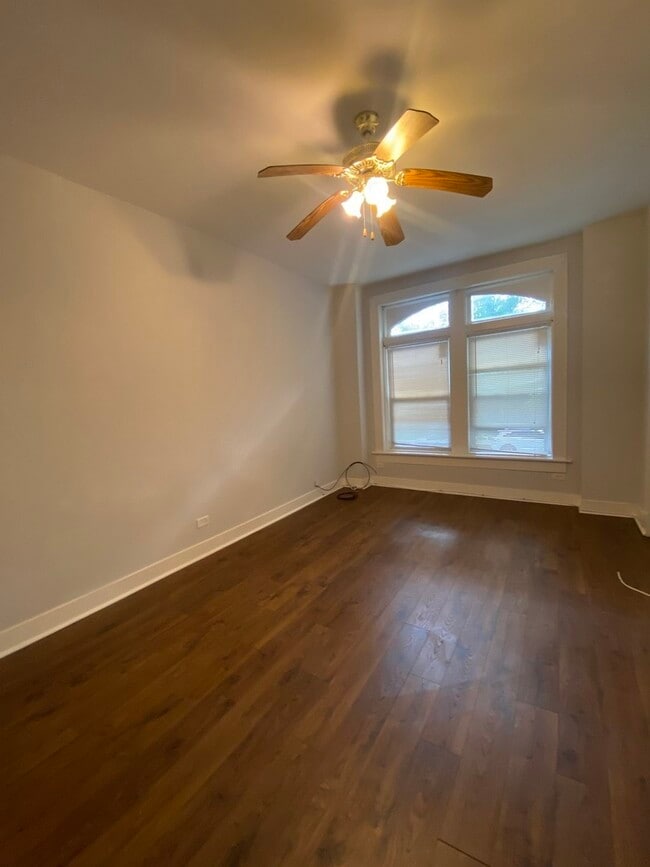 Building Photo - 851 N Mozart St