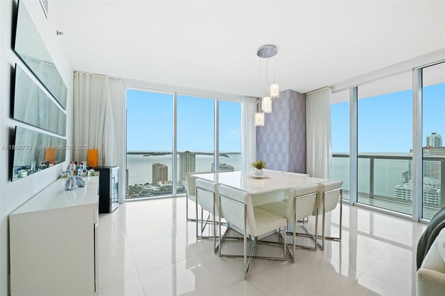 Building Photo - 495 Brickell Ave