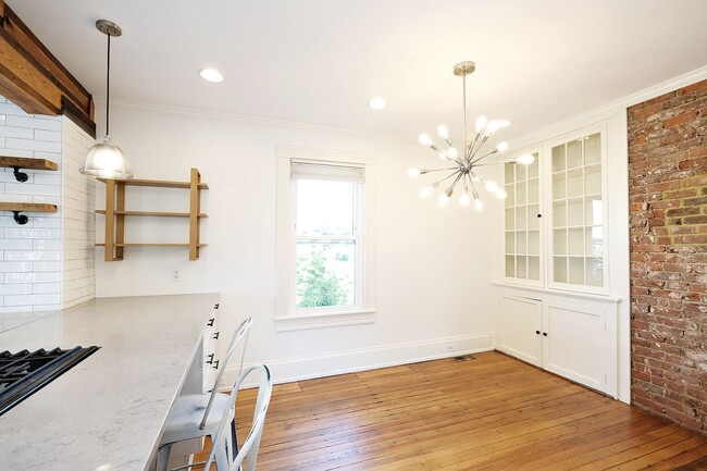 Building Photo - Charming Pet-Friendly Belmont Home With Fenced Yard