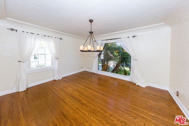 Building Photo - 1335 Moncado Dr