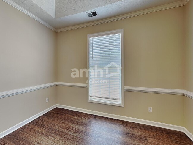 Foto del edificio - 136 Spring Meadows Ave