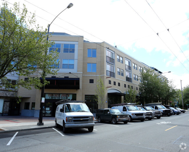 Building Photo - Queen Anne Towne