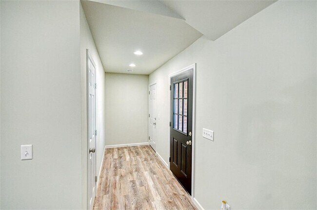 Building Photo - 211 Bumgarner Ave