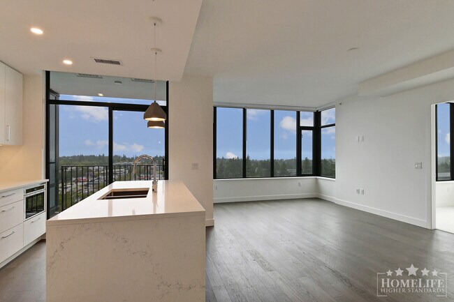 Photo du bâtiment - Beautiful 2 Bed + Flex Condo in White Rock!