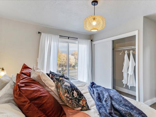Foto principal - 6 bedroom in Alpine CA 84004