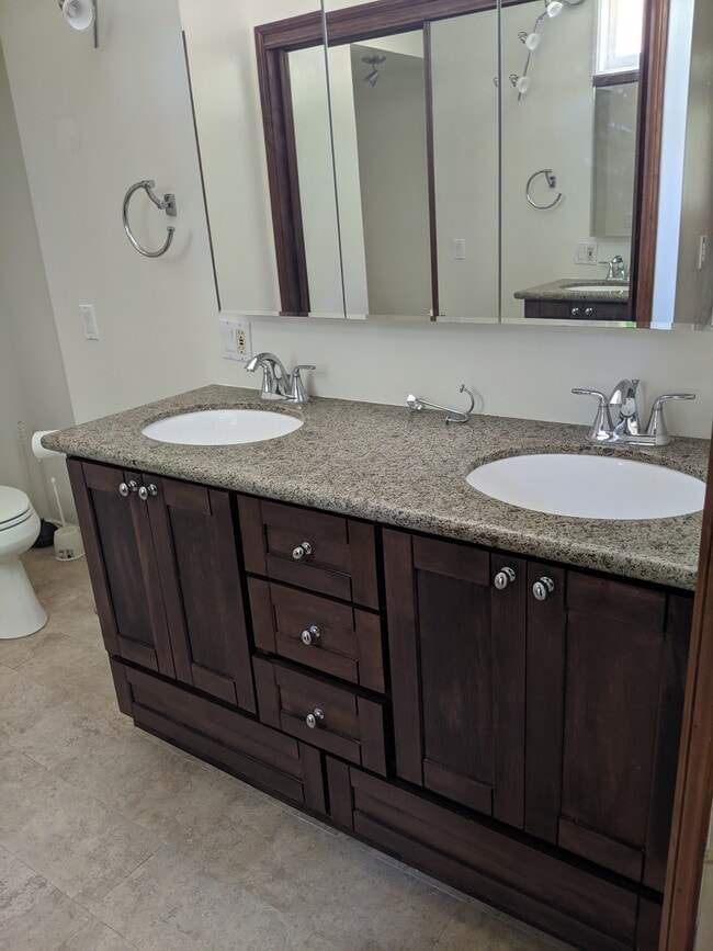 Foto del edificio - 4228 Greenbush Ave