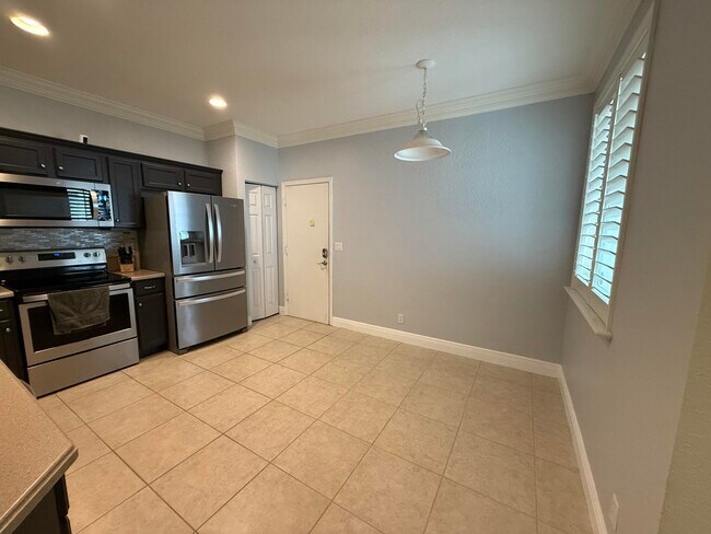 Foto del edificio - 2136 Oakmont Dr