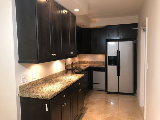 Foto del edificio - Beautiful Newly remodeled First Floor Condo