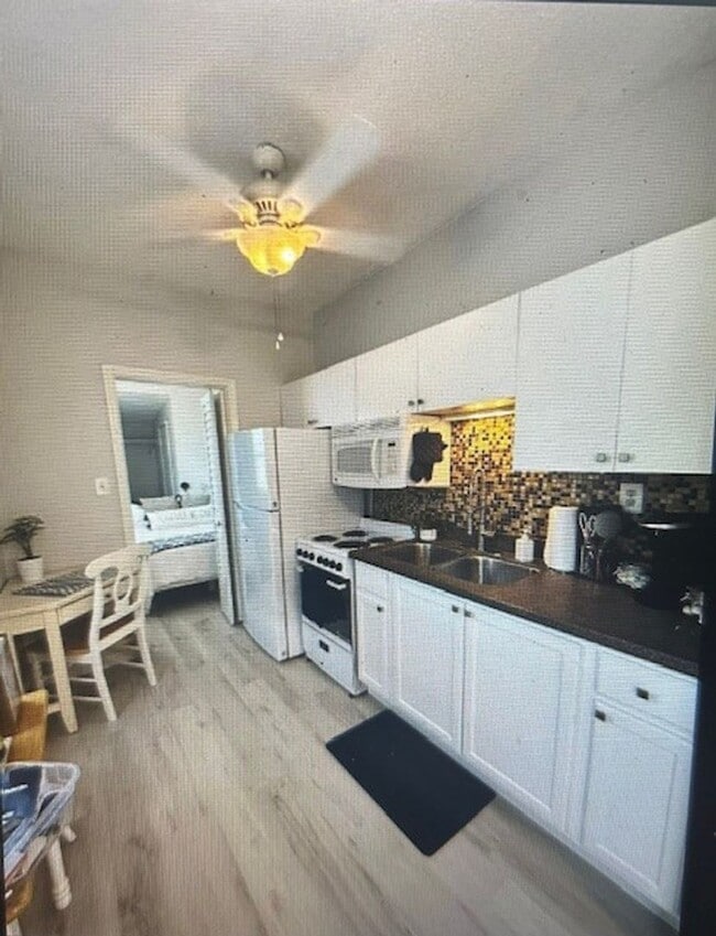 Building Photo - Quaint 1/1 within walking distance to the ...