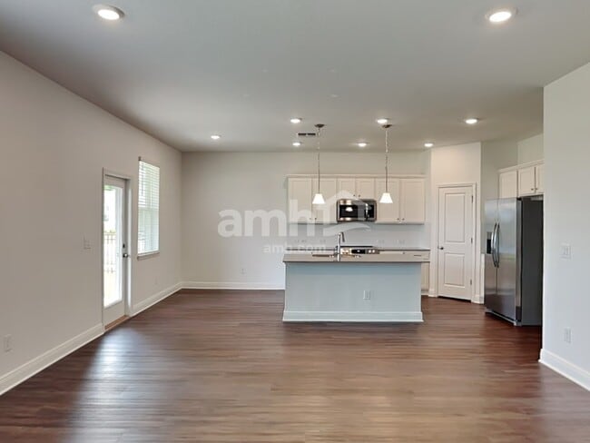 Building Photo - 14641 Cedar Ml Dr