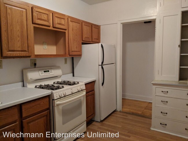 Foto del edificio - 1132 E Pleasant St
